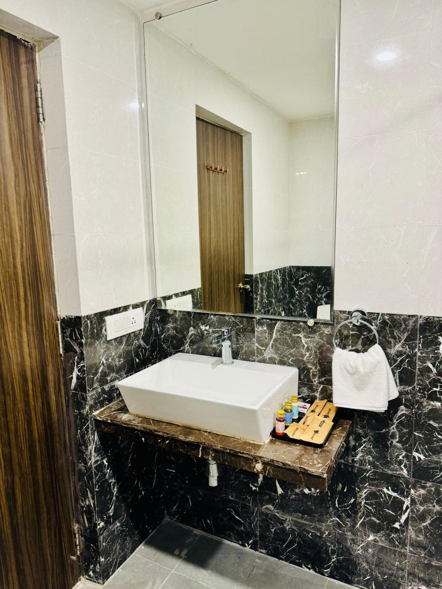 Bluo Amani Vagator - Boutique Hotel Goa Anjuna Δωμάτιο φωτογραφία